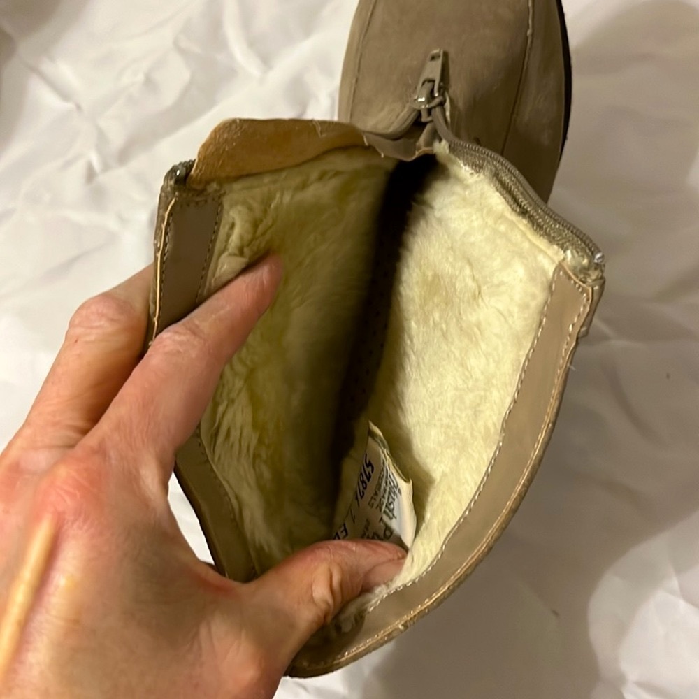 Hush Puppies boots, size 7, Zipper entry, New In Box - Picture 6 of 7